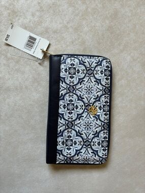 Adrienne Vittadini Navy and White Zip Wallet with Gold Accent